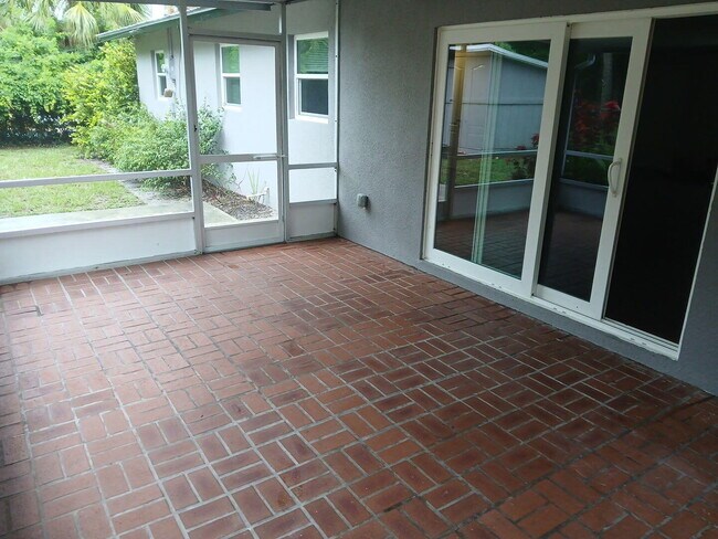Foto del edificio - 709 SE Alamanda Way