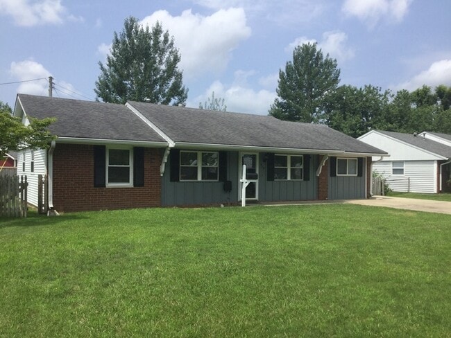 Building Photo - 808 Delbrook Dr