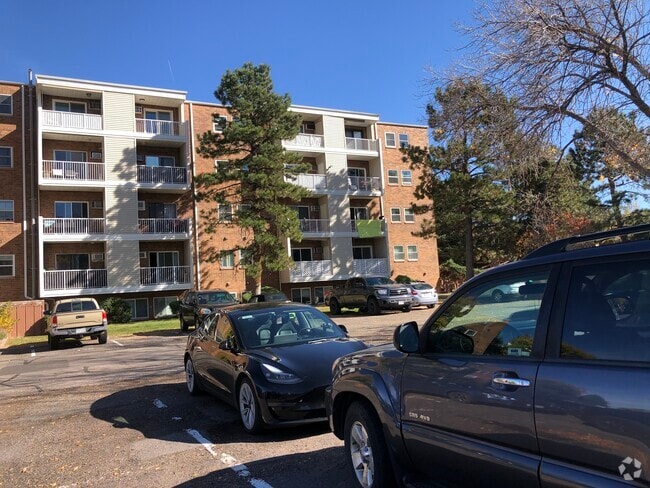 Building Photo - 1250 Golden Cir