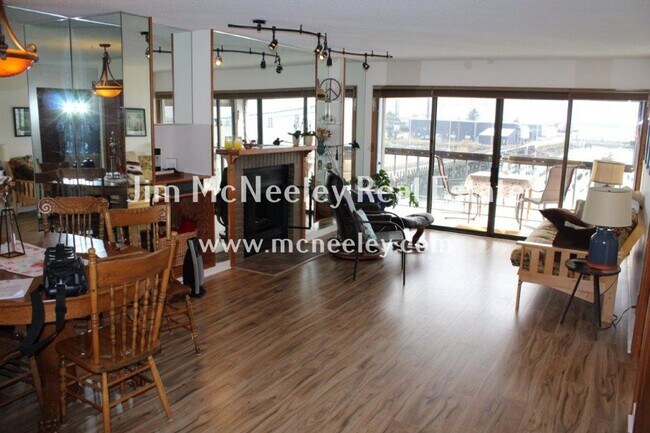 Foto del edificio - 2 br, 2 bath House - 1 Third St #401