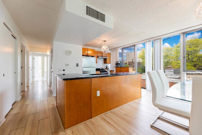 Foto del edificio - 3120 S Indiana Ave