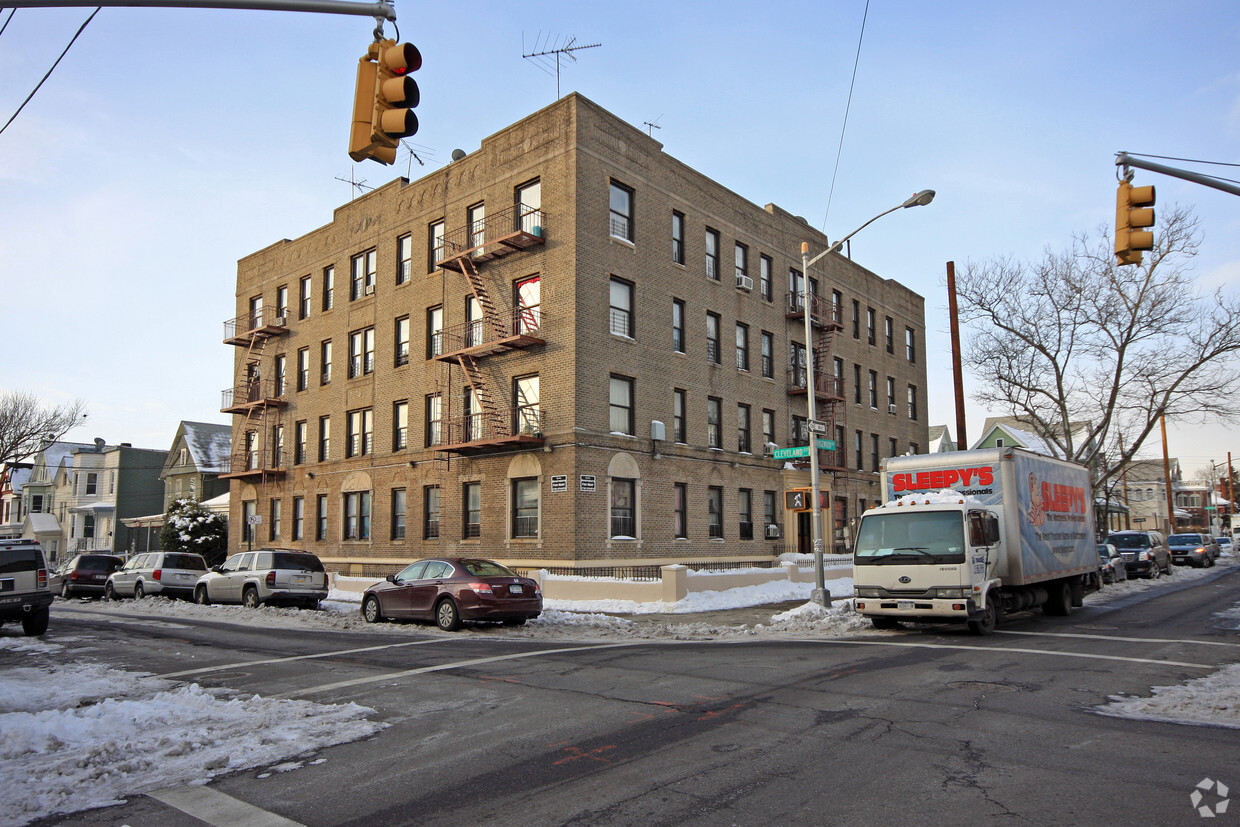 Building Photo - 72 Ridgewood Ave