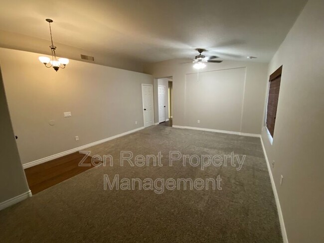 Building Photo - 2107 S Drexel