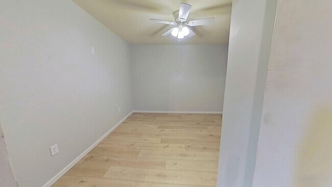 Building Photo - Townhouse