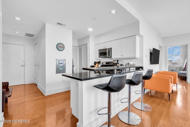 Building Photo - 501 Grand Ave