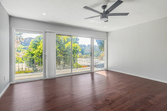 Building Photo - 363 Eden Roc Dr