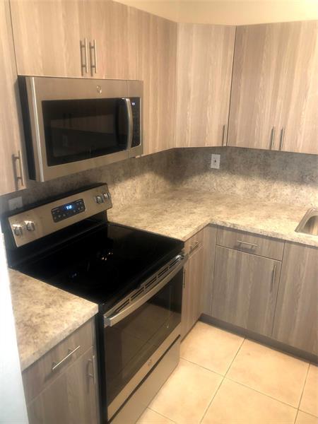 Foto principal - 770 NE 128th St