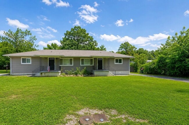 Building Photo - 2810 Silverdale Rd