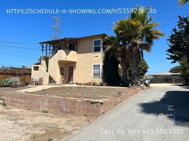 Building Photo - 825 Portola Dr
