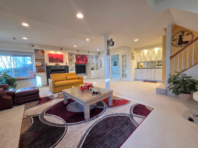 Foto del edificio - 1025 Rosewood Dr