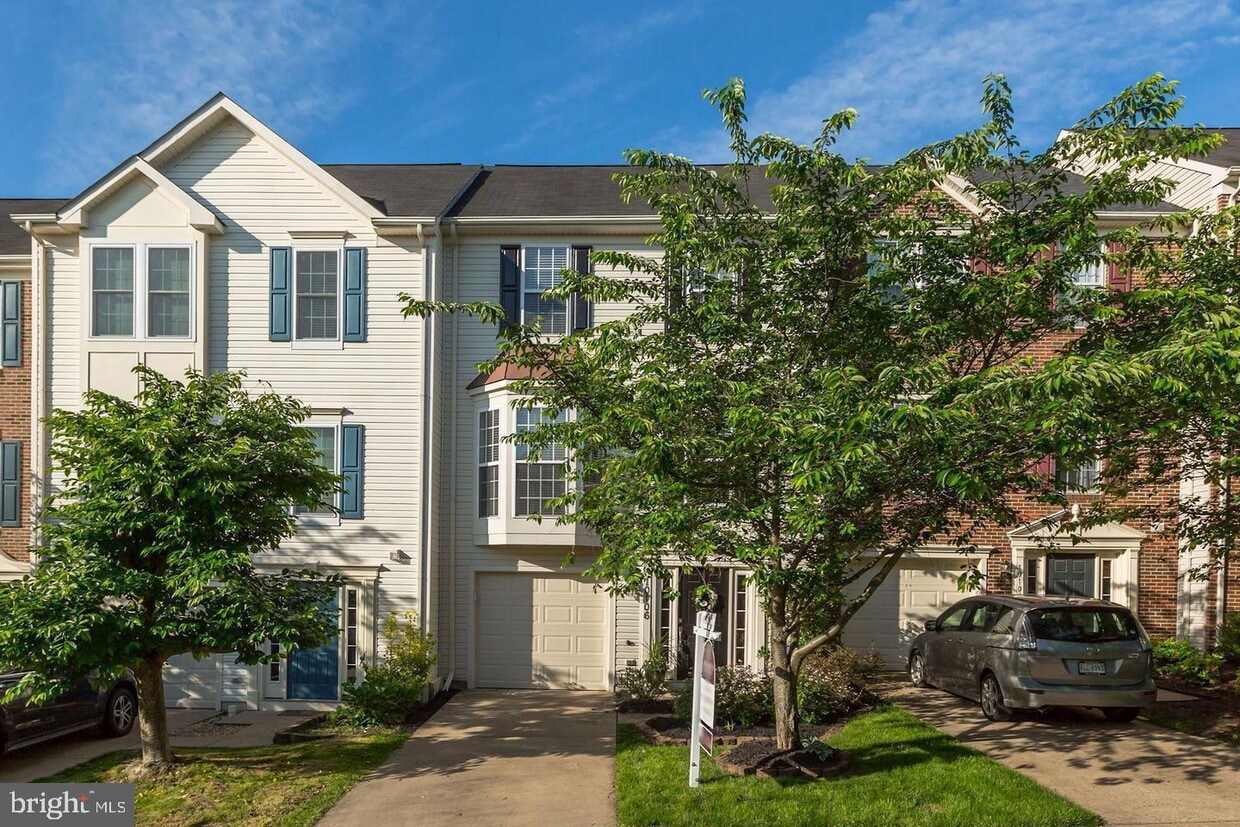 Photo - 10106 Sir Reynard Ln in Bristow!