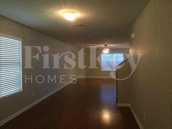Building Photo - 1805 Vineridge Ln