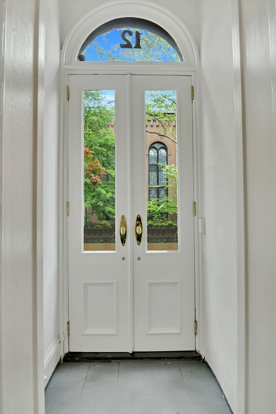 Primary Photo - 12 Tompkins Pl