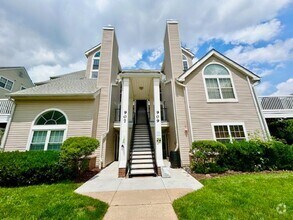 Building Photo - 907 Hillside Lake Terrace