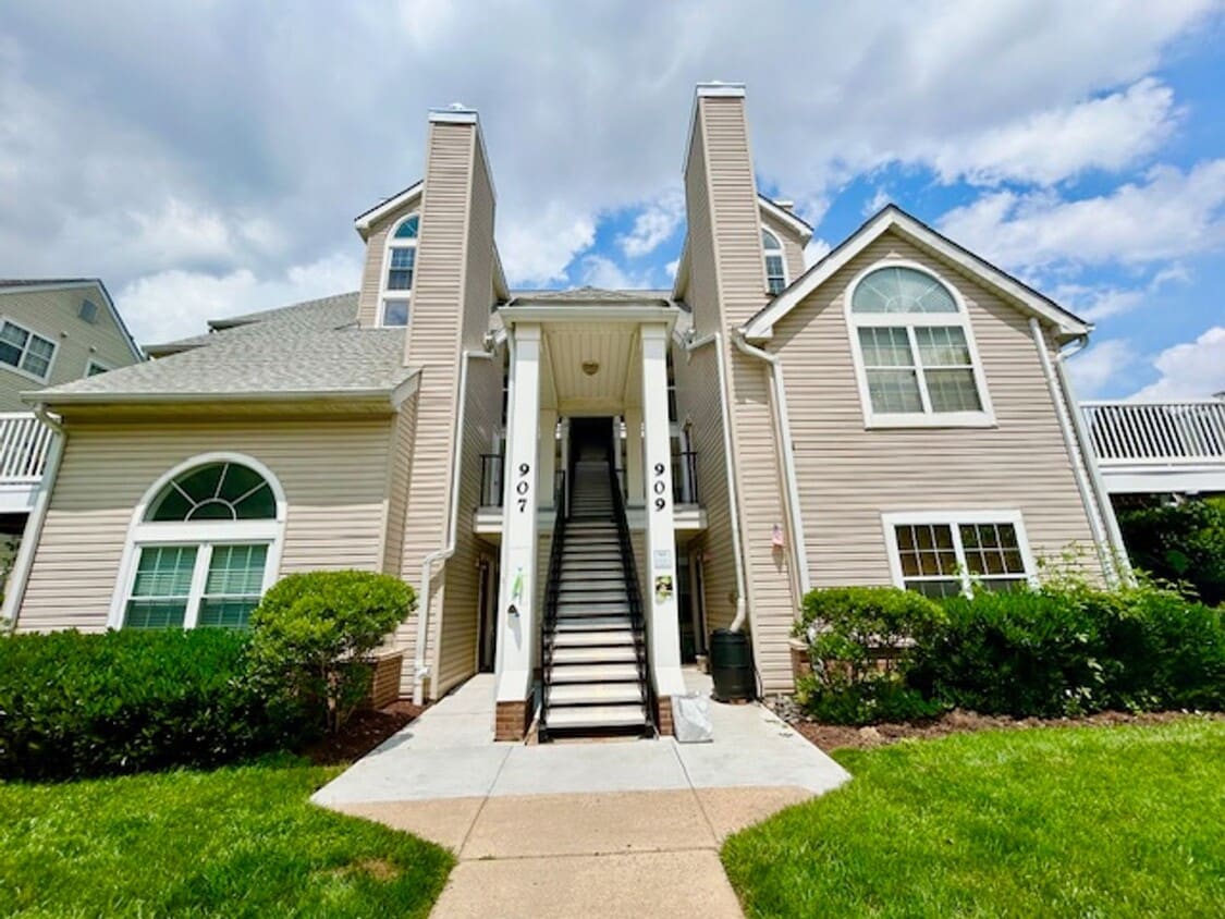 Primary Photo - Beautiful 2-Level top floor condo close to...