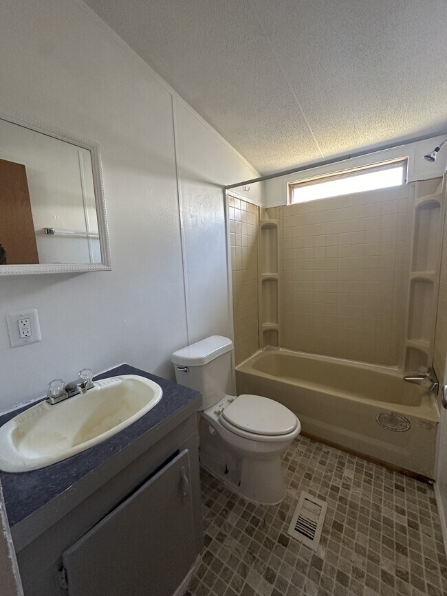 Foto del edificio - 7150 Seward Cir