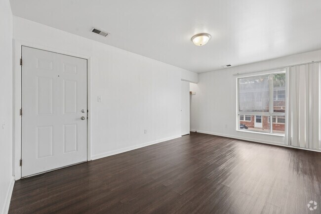 2 habitaciones, 1 baño - 695 pies cuadrados - Sala de estar - Grant Street Apartments