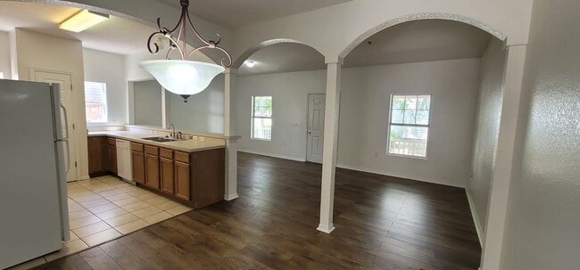 Building Photo - Coming Soon~ Adorable 2 bedrooms 2 baths recently remodeled rental home available in Groveland
