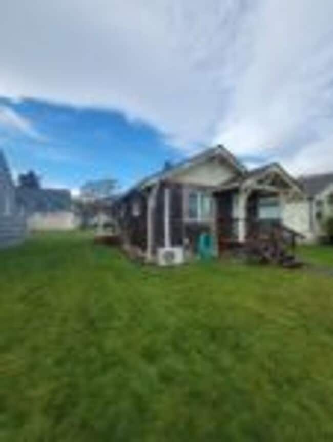 Building Photo - 514 E 3rd St