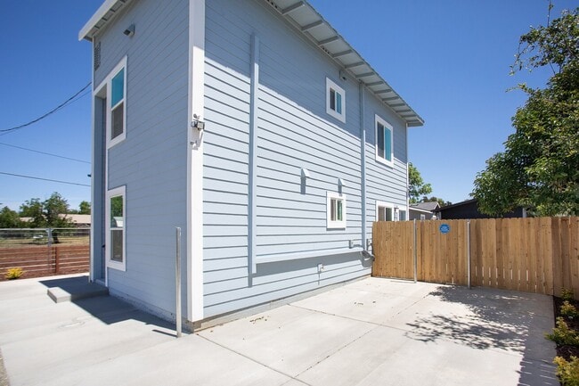 Building Photo - 2665 B St