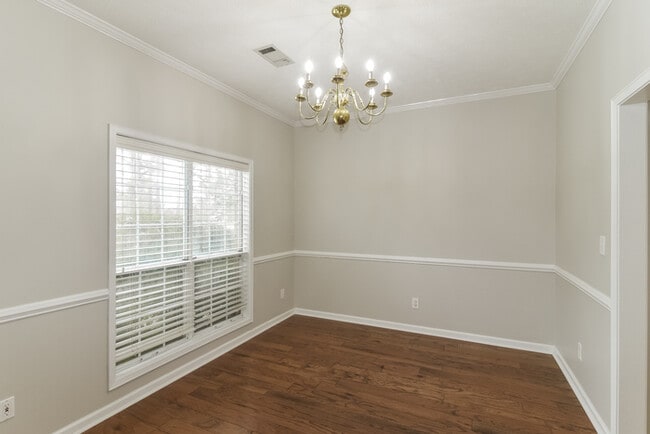 Building Photo - 1303 Dorchester Dr