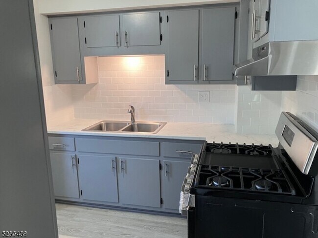 Foto del edificio - 106 Huff Ave