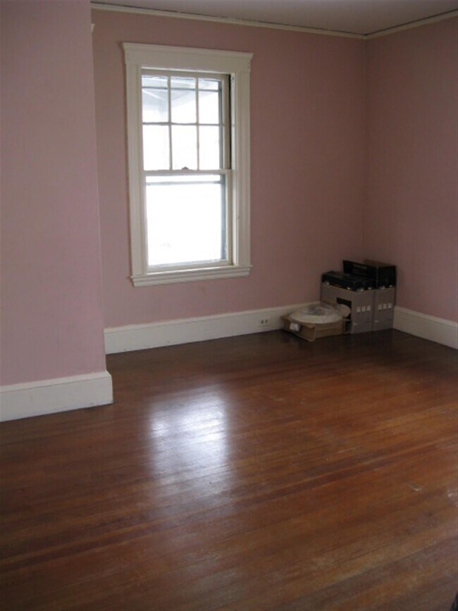 Building Photo - 259 Main St