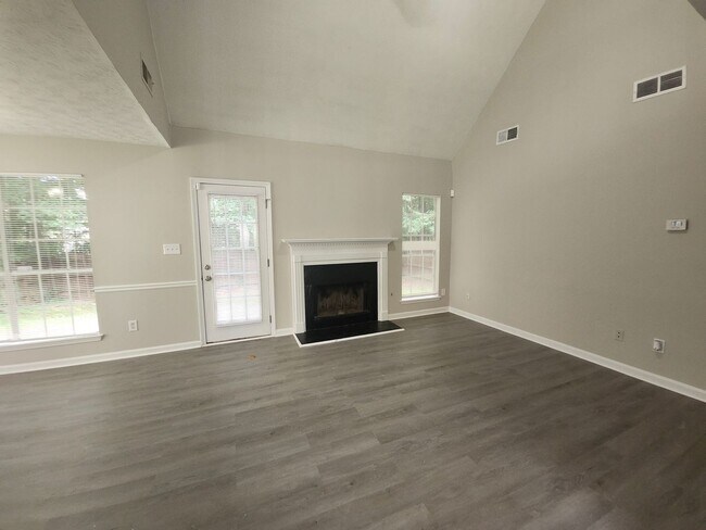 Building Photo - 3225 Landgraf Close