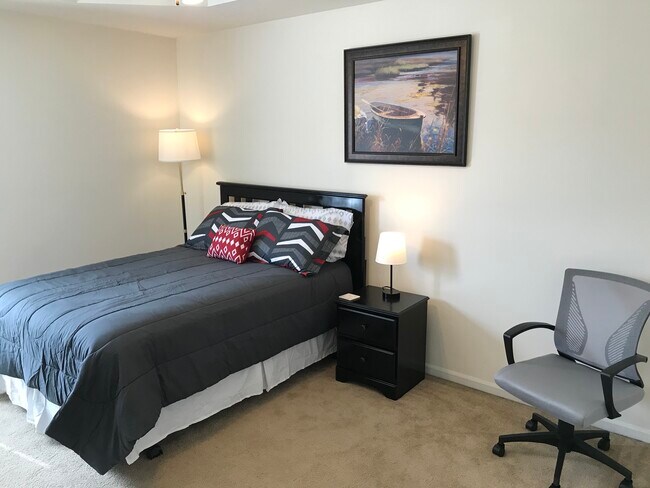 bedroom for rent - 305 Dads Way