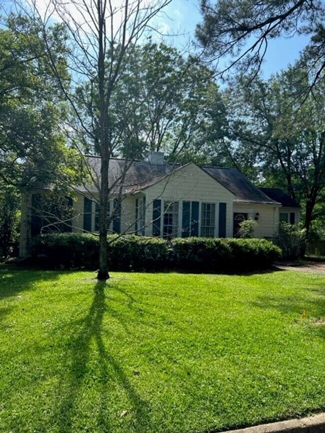 Foto del edificio - Beautiful Spacious Updated Home In Belhave...