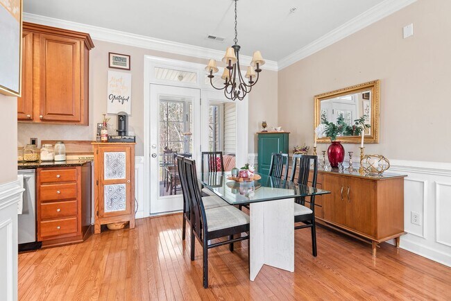 Foto del edificio - Beautiful 2 bedroom 2.5 bath Townhome in Carrboro
