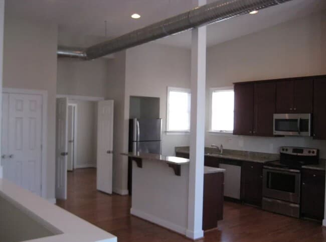 Building Photo - 1517 W Cary St