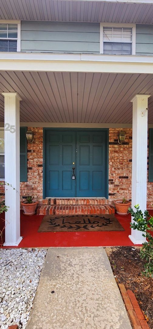 Building Photo - Large and yet Cozy 4 Bedroom, 2 Bath Home with Beach Access