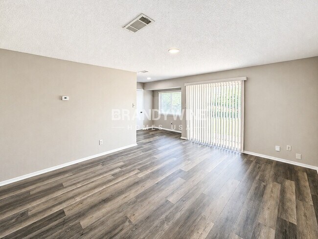 Building Photo - 8428 Raymond Ave