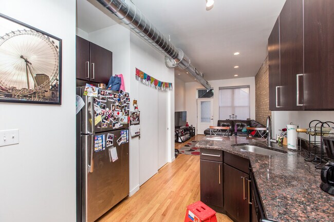 Foto del edificio - 1618 N Marshfield Ave