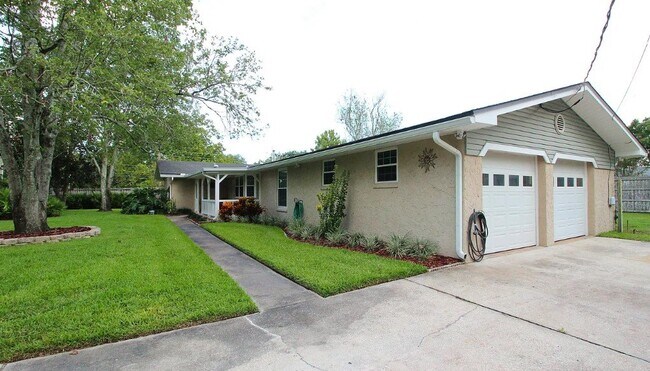 Foto del edificio - 13600 Otway Rd
