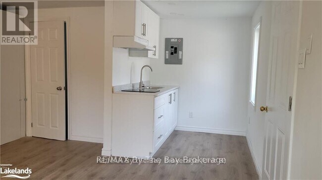 Photo du bâtiment - 280-280 River Rd E