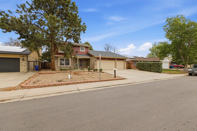 Foto del edificio - Single-Family Home in Near-Perfect Condition | 931 square foot 3-Car Garage!! | Covered Patio | L...