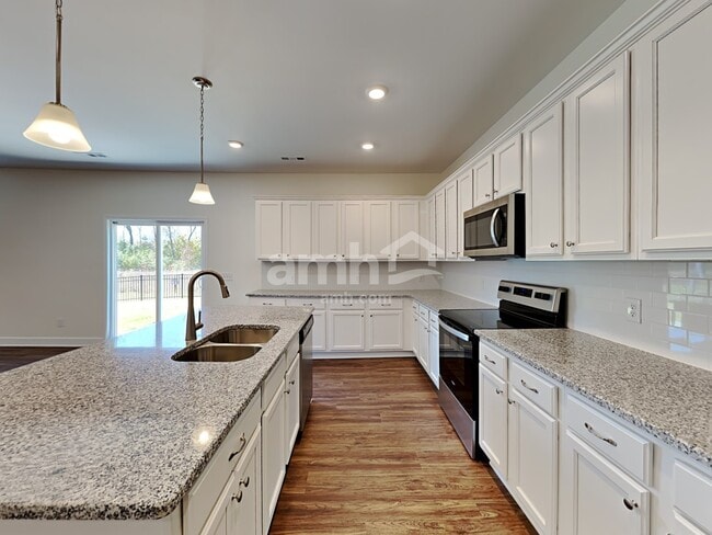 Building Photo - 3031 Esquire Dr