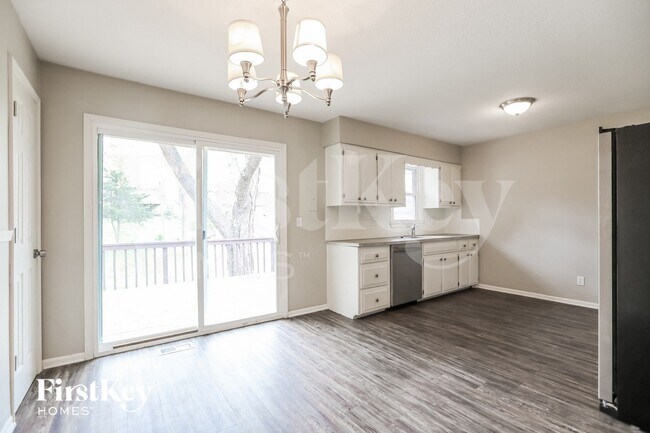 Building Photo - 515 NE 98th Terrace