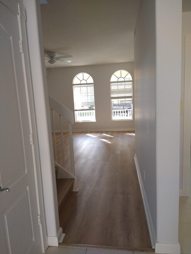 Building Photo - 157 Promenade Way