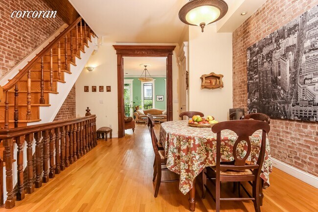 Foto del edificio - 3 W 131st St