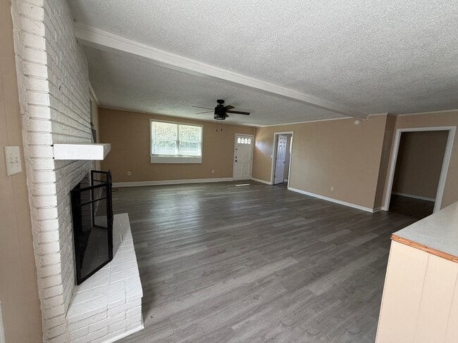 Building Photo - 2913 Ladd Springs Rd SE