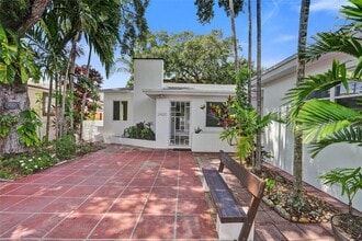 Building Photo - 2420 SW 16th St