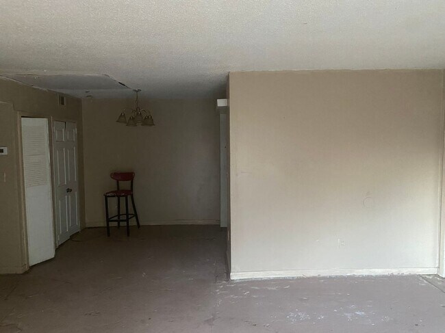 Foto del edificio - 1505 Camelot Dr