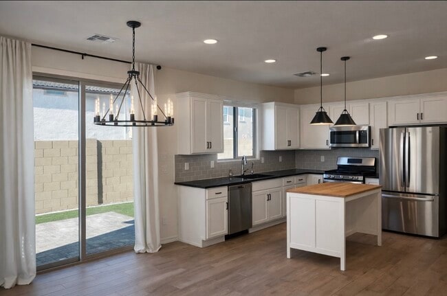 Foto del edificio - 8337 E Irwin Ave