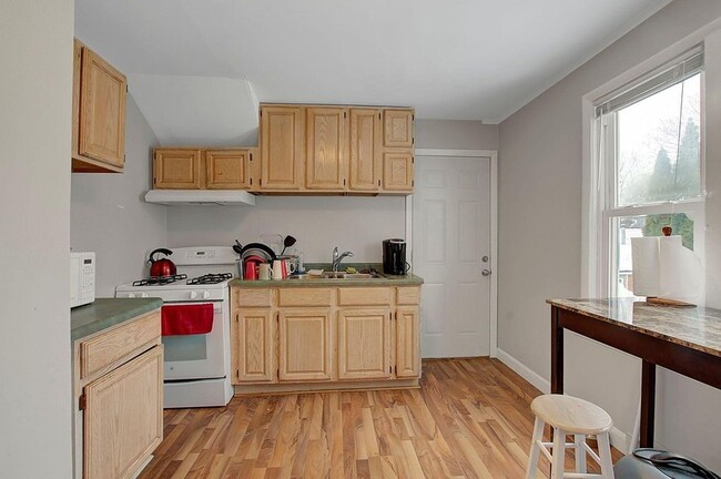 Building Photo - 49 Cook Ave W