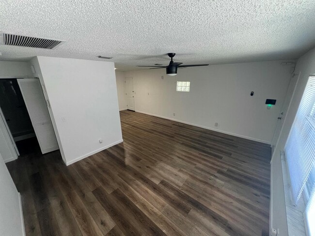 Foto del edificio - 603 Clear Lake Ave