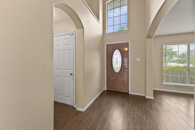 Foto del edificio - 8342 Loetsch Ridge Way