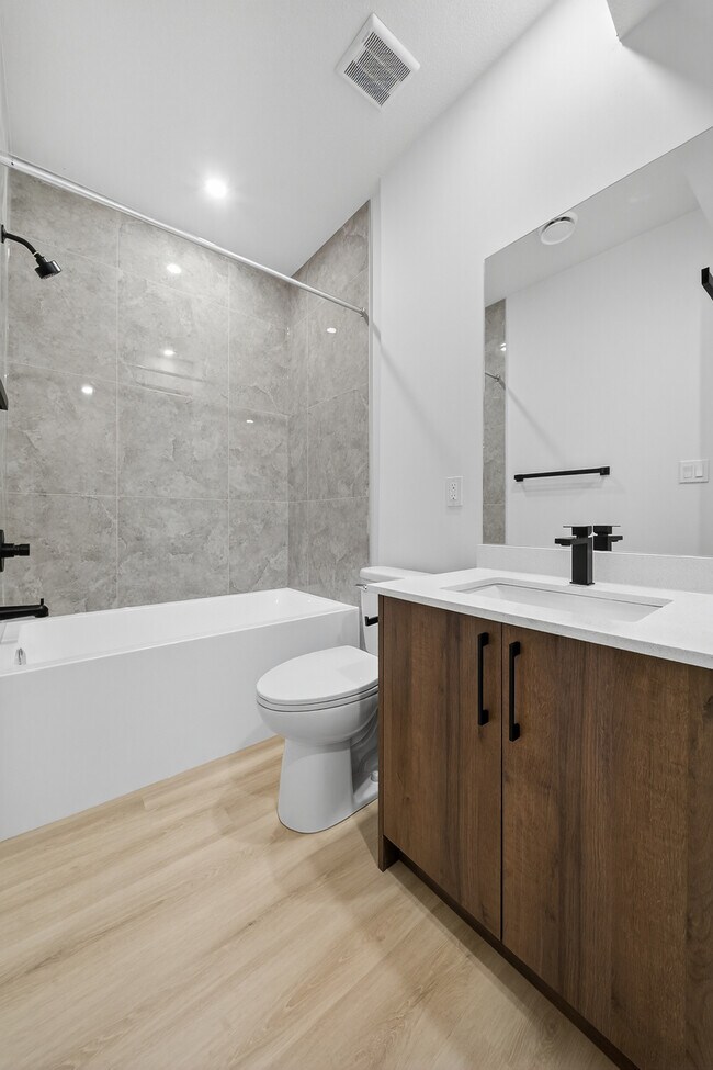 Photo du bâtiment - 8829 122 Ave NW